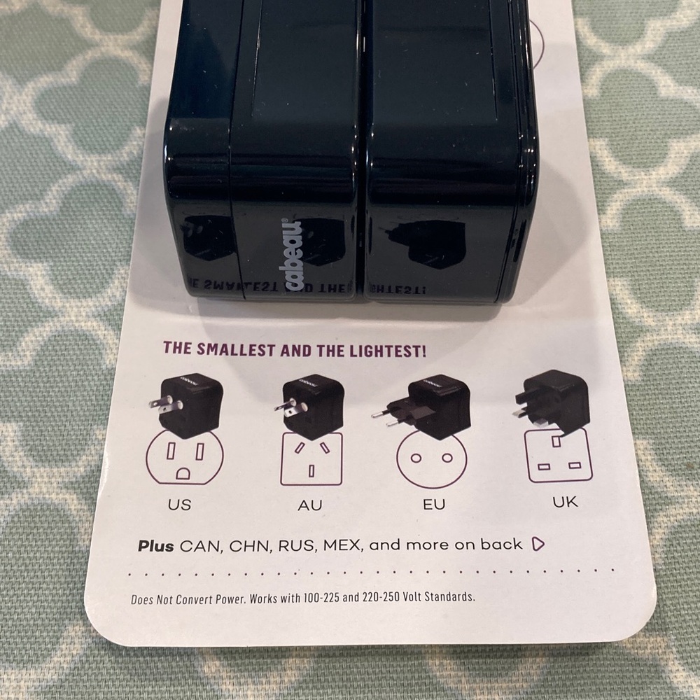 Cabeau Universal Travel Adapter - Picture 2 of 7